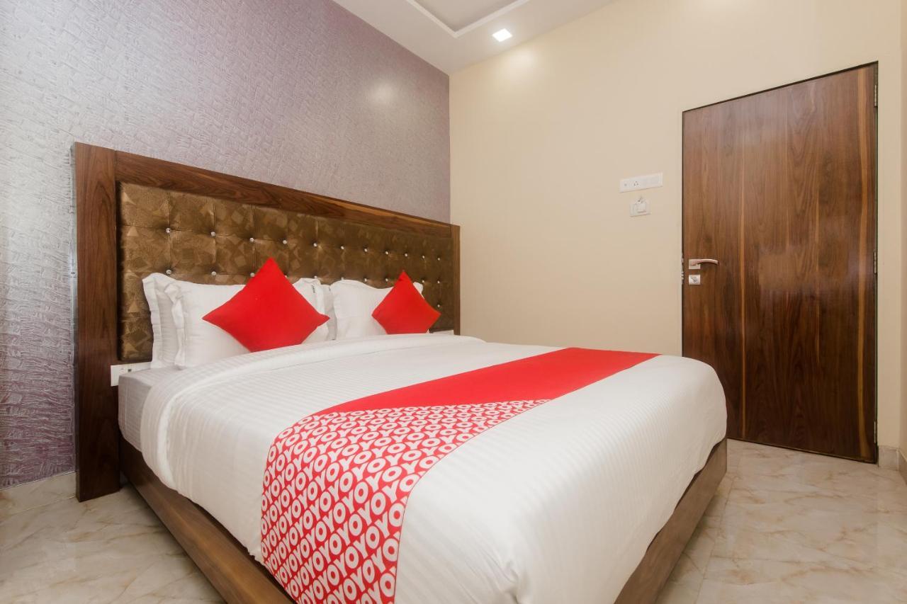 Hotel O Greenforest Near Airport Road Metro Station Bombay Eksteriør billede