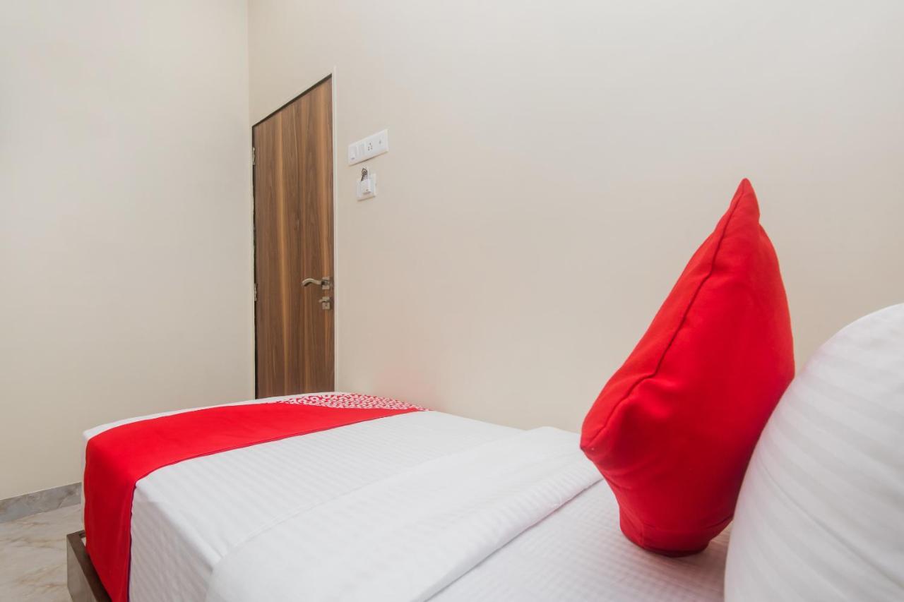 Hotel O Greenforest Near Airport Road Metro Station Bombay Eksteriør billede