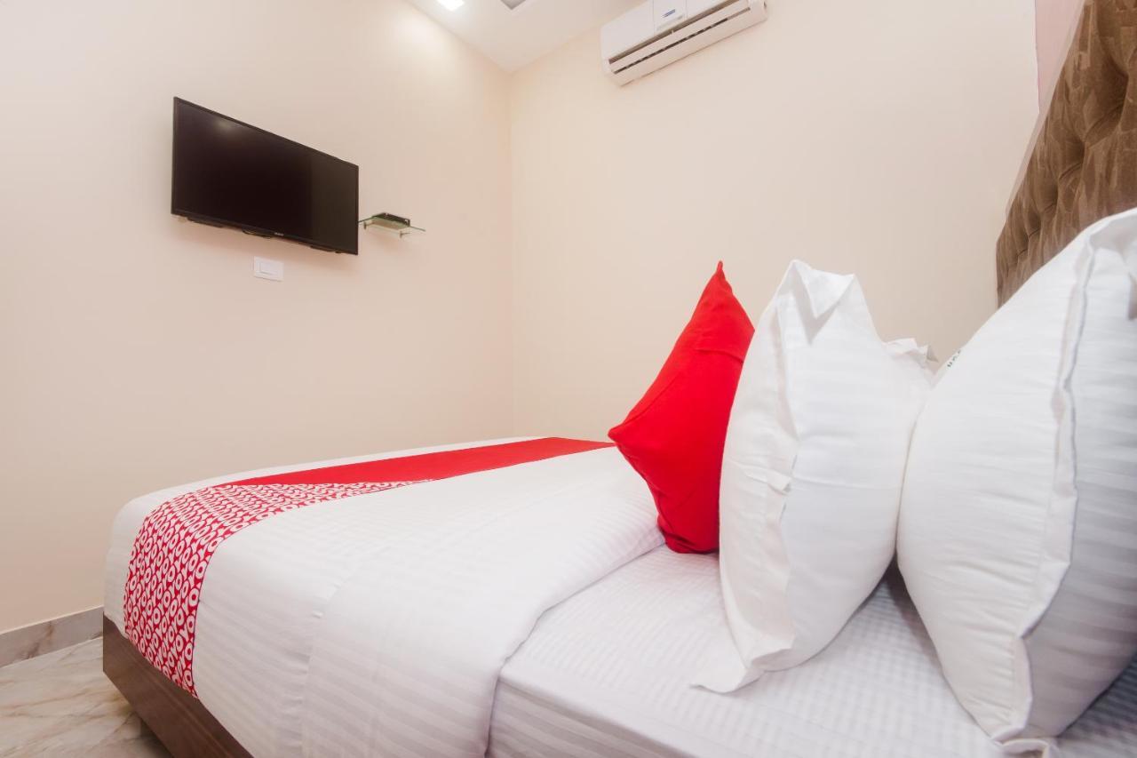 Hotel O Greenforest Near Airport Road Metro Station Bombay Eksteriør billede