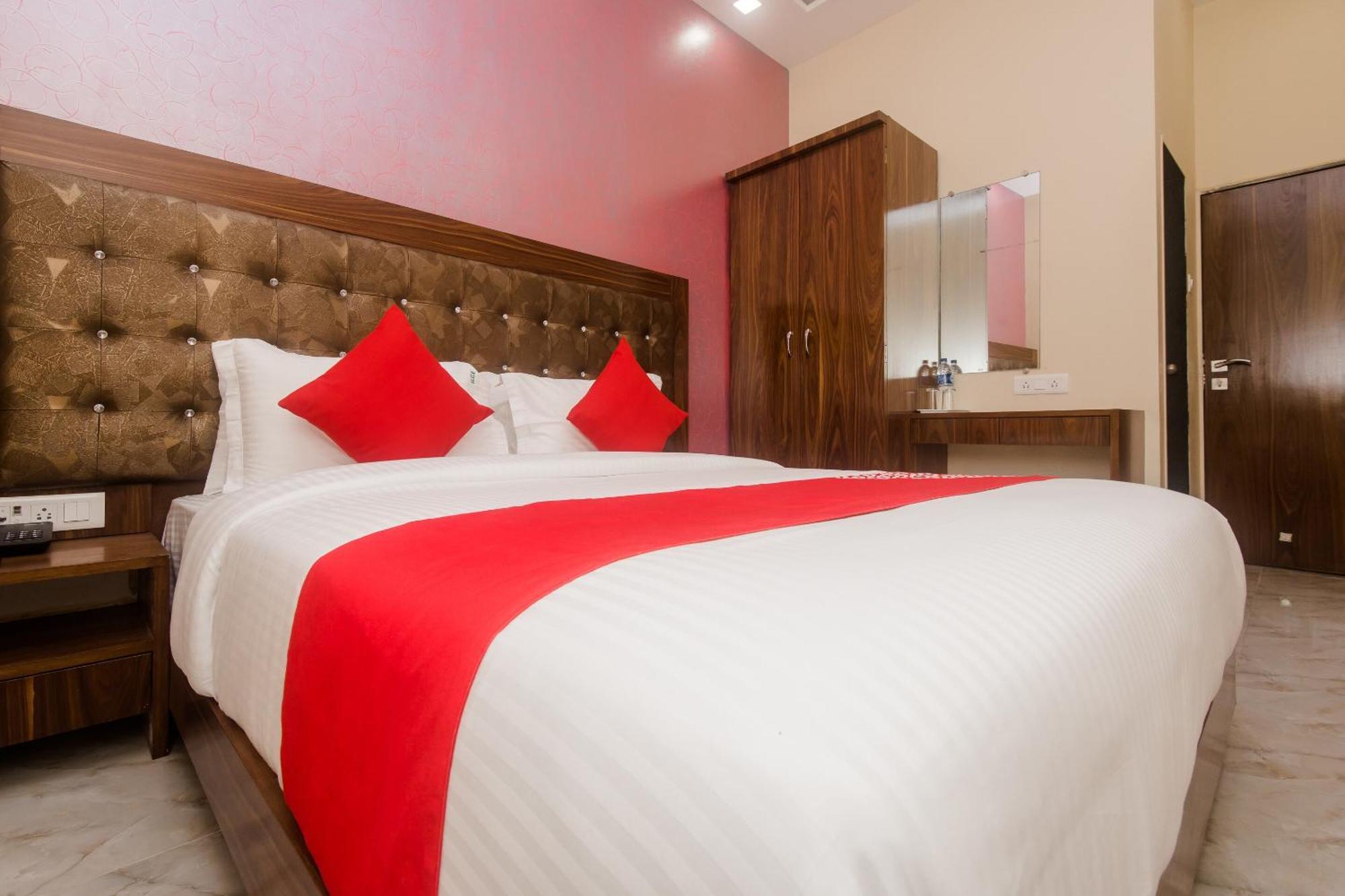 Hotel O Greenforest Near Airport Road Metro Station Bombay Eksteriør billede