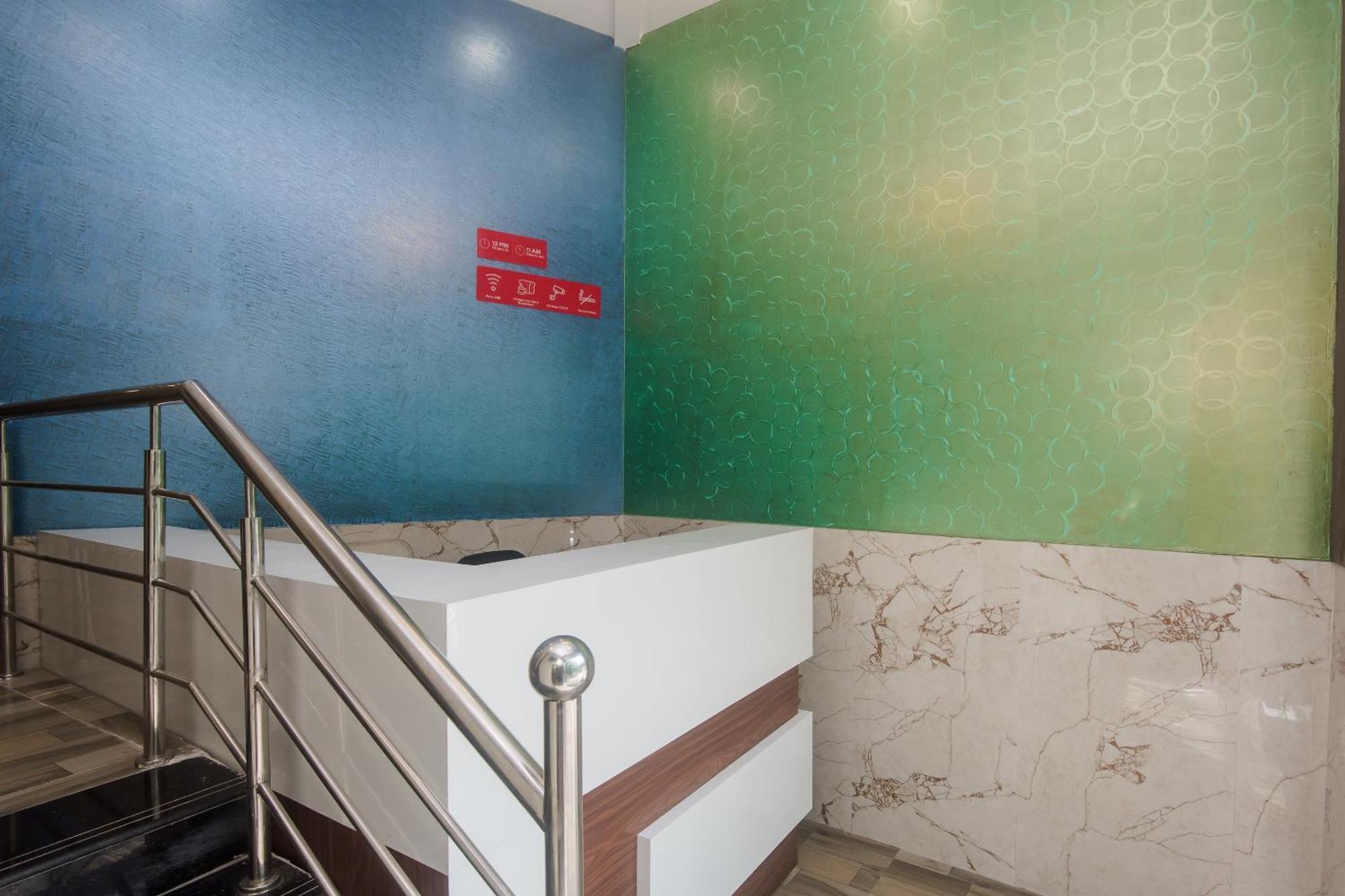 Hotel O Greenforest Near Airport Road Metro Station Bombay Eksteriør billede
